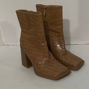 Circus by Sam Edelman Layla booties in a caramel/tan croc-embossed Size 7